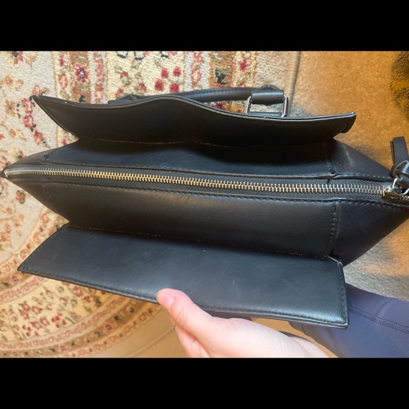 ❗️FREE w/ $50 purchase ❗️GUESS Women's Mill Creek Satchel - Picture 7 of 12